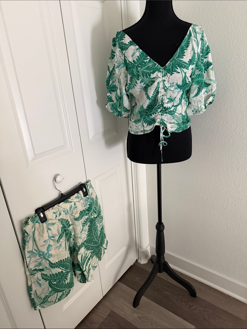 Green Tropical Leaf Two-Piece Set - V-Neck Crop Top & Shorts